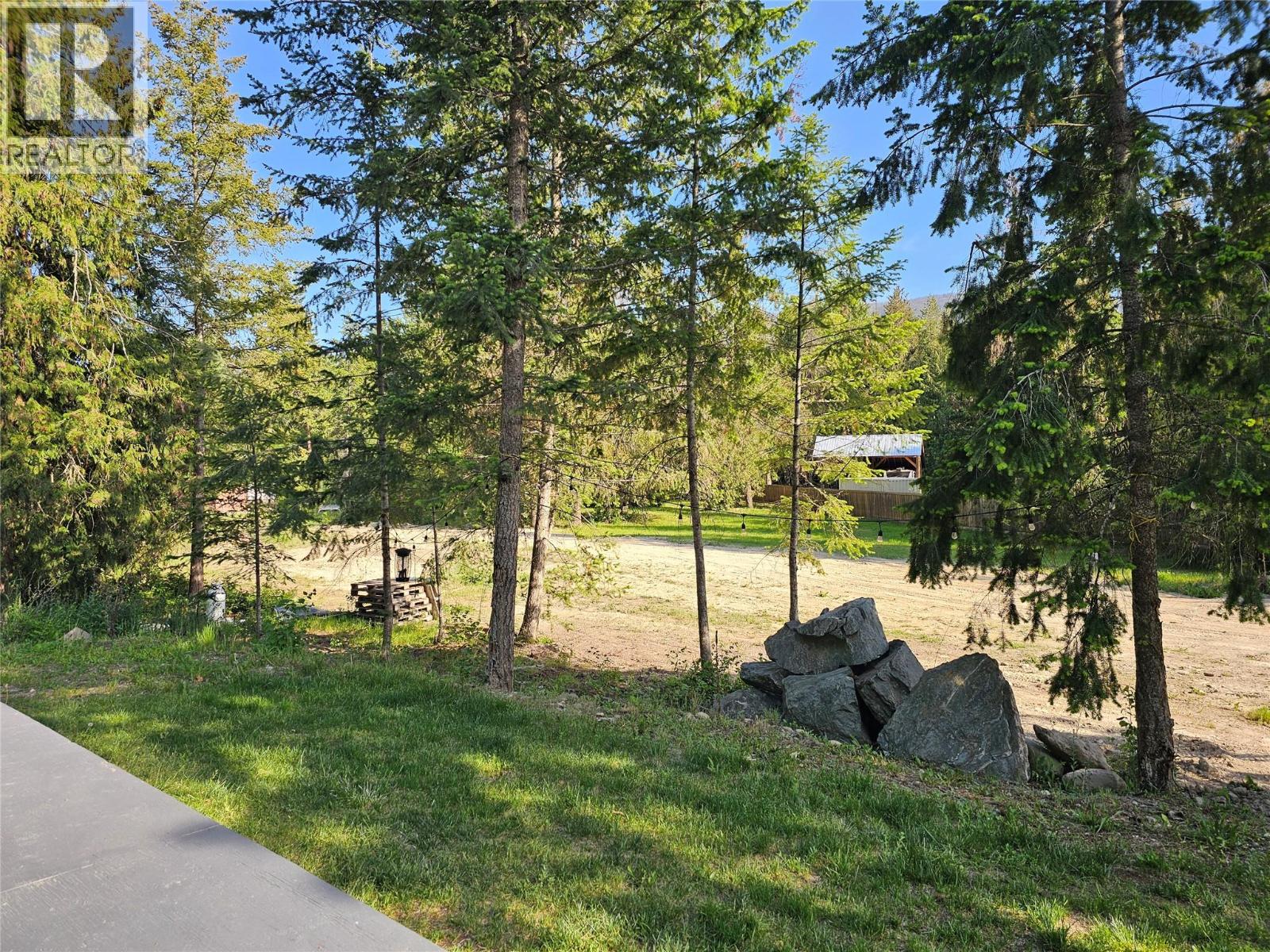 2385 Eva Road, Lee Creek, British Columbia  V0E 1M4 - Photo 45 - 10390764