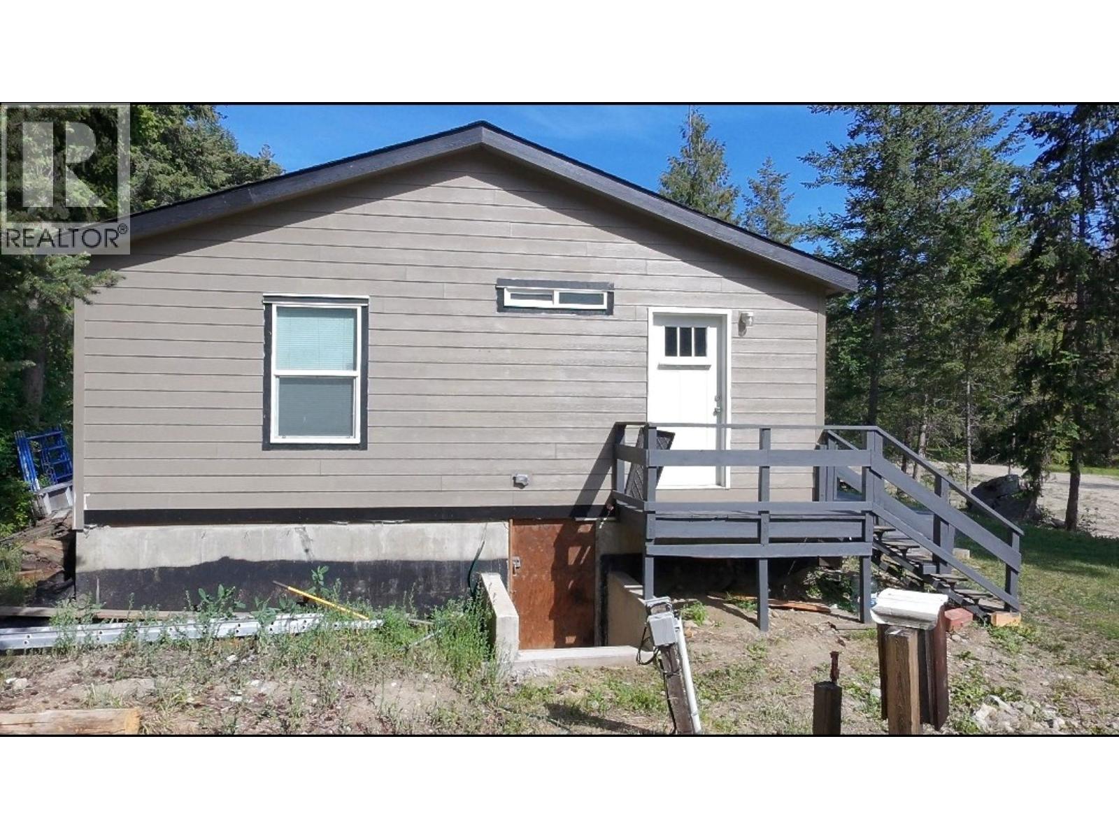 2385 Eva Road, Lee Creek, British Columbia  V0E 1M4 - Photo 5 - 10390764