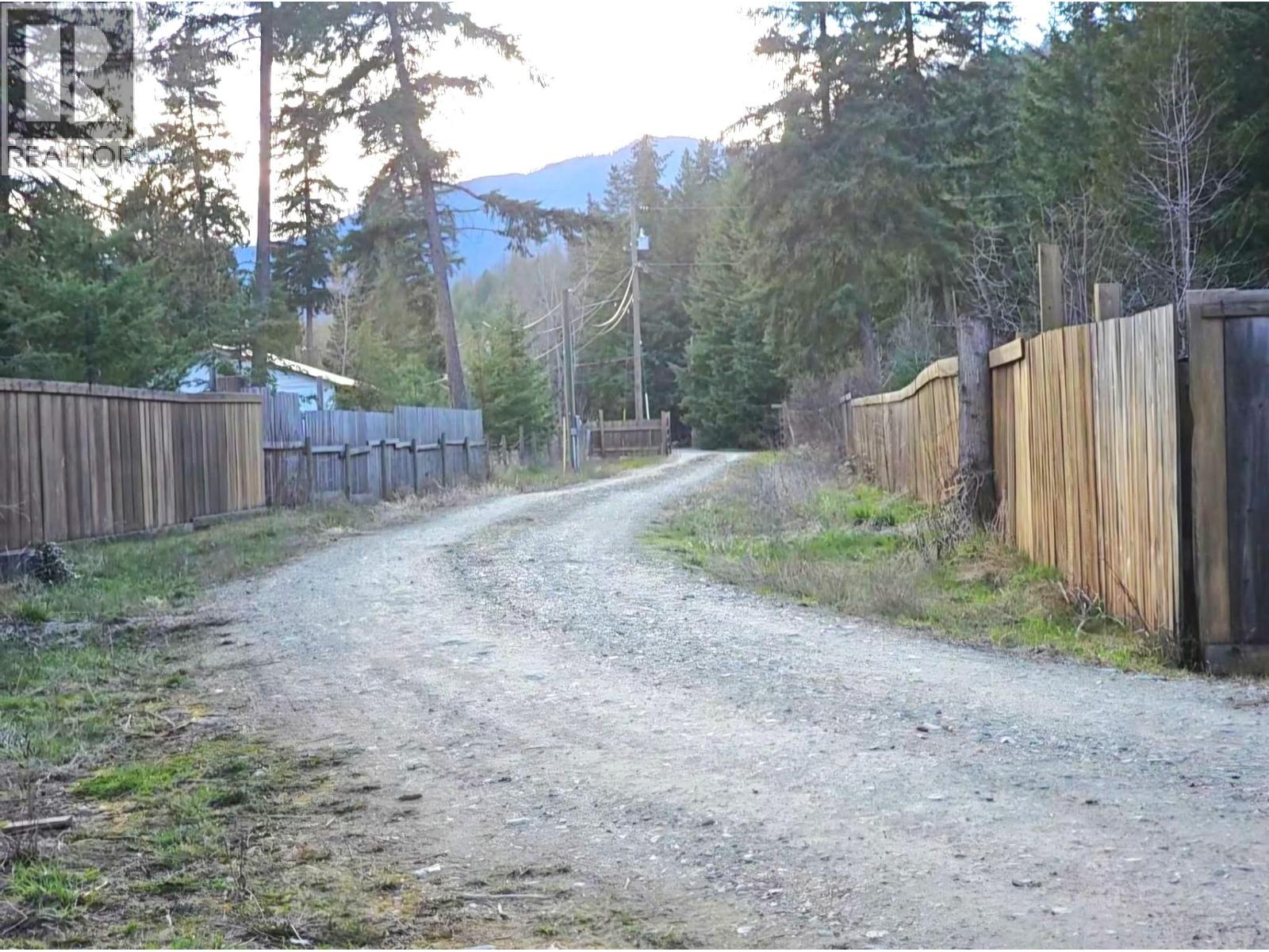 2385 Eva Road, Lee Creek, British Columbia  V0E 1M4 - Photo 56 - 10390764