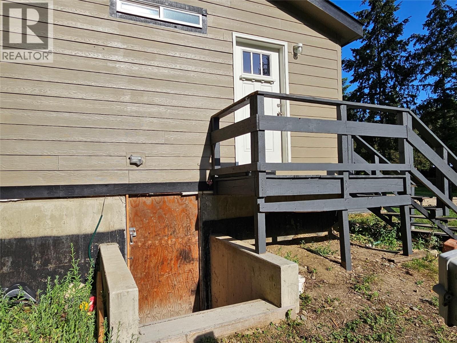 2385 Eva Road, Lee Creek, British Columbia  V0E 1M4 - Photo 7 - 10390764