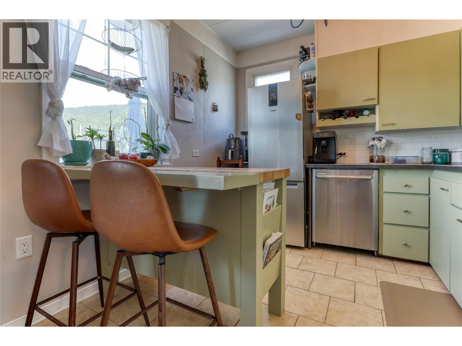 2044 Washington Street Unit# 10, Rossland, British Columbia  V0G 1Y0 - Photo 10 - 10389795