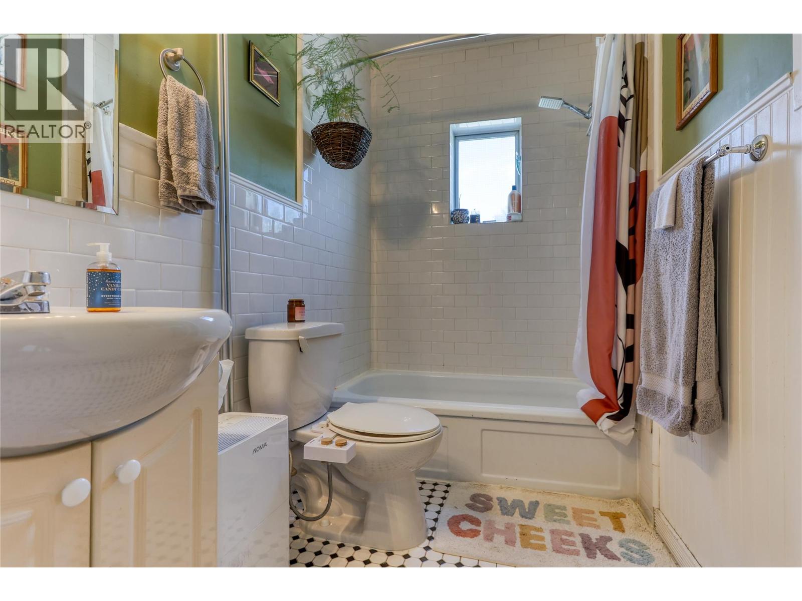 2044 Washington Street Unit# 10, Rossland, British Columbia  V0G 1Y0 - Photo 7 - 10389795