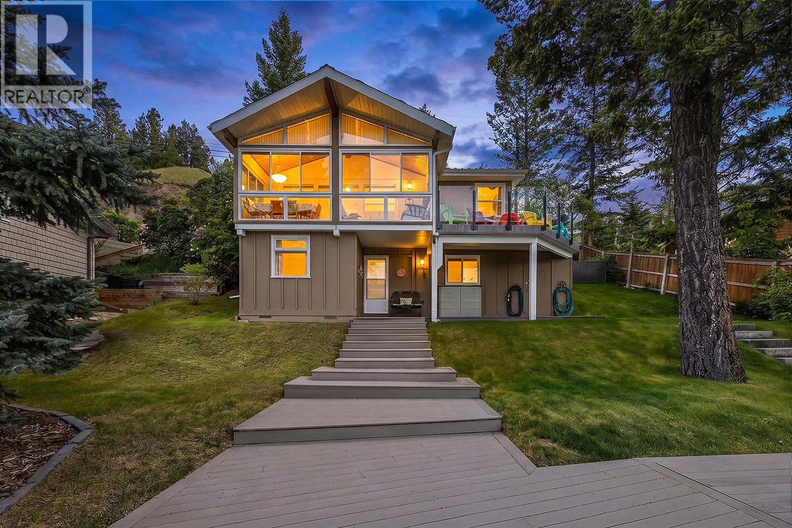 695 Lakeview Road, Invermere, British Columbia  V0A 1K3 - Photo 3 - 10388317