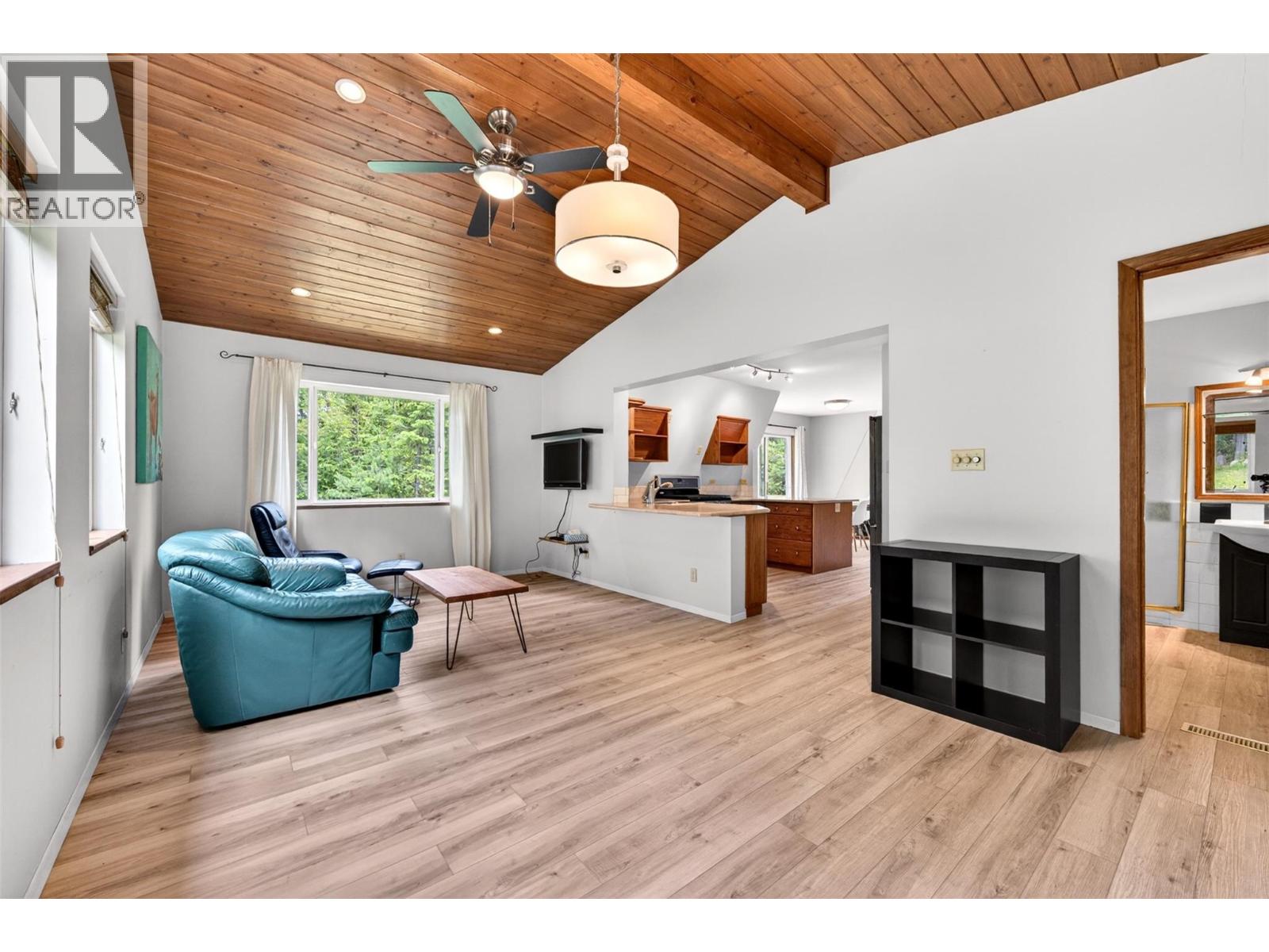 7346 Harrop Procter Road, Procter, British Columbia  V1L 6R4 - Photo 8 - 10390770
