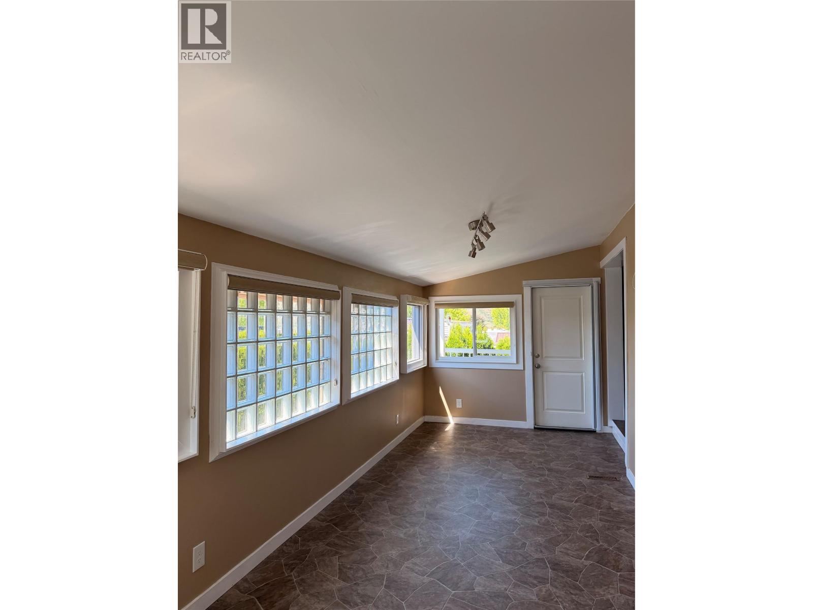 8000 Highland Road Unit# 164, Vernon, British Columbia  V1B 3W5 - Photo 8 - 10390336
