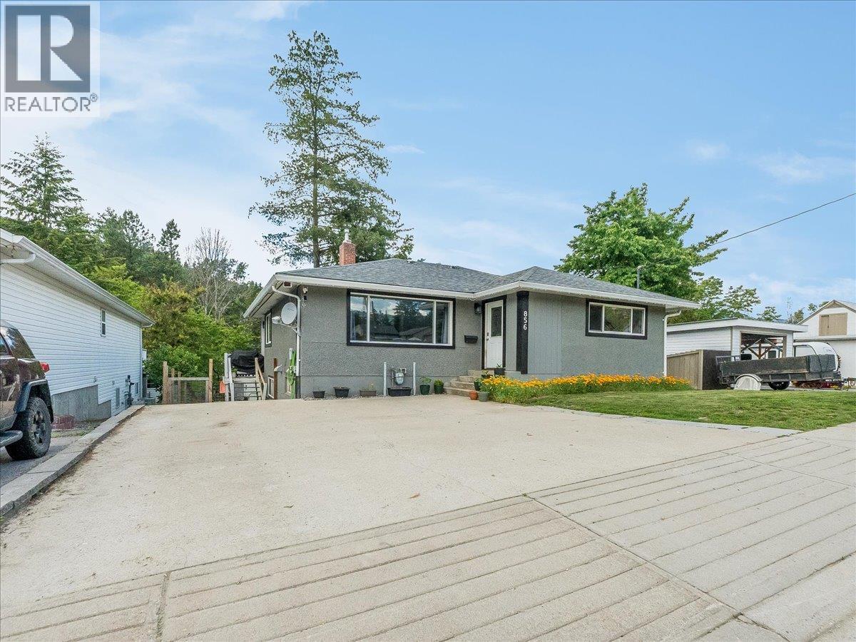 856 7th Avenue, Castlegar, British Columbia  V1N 1R9 - Photo 1 - 10390813