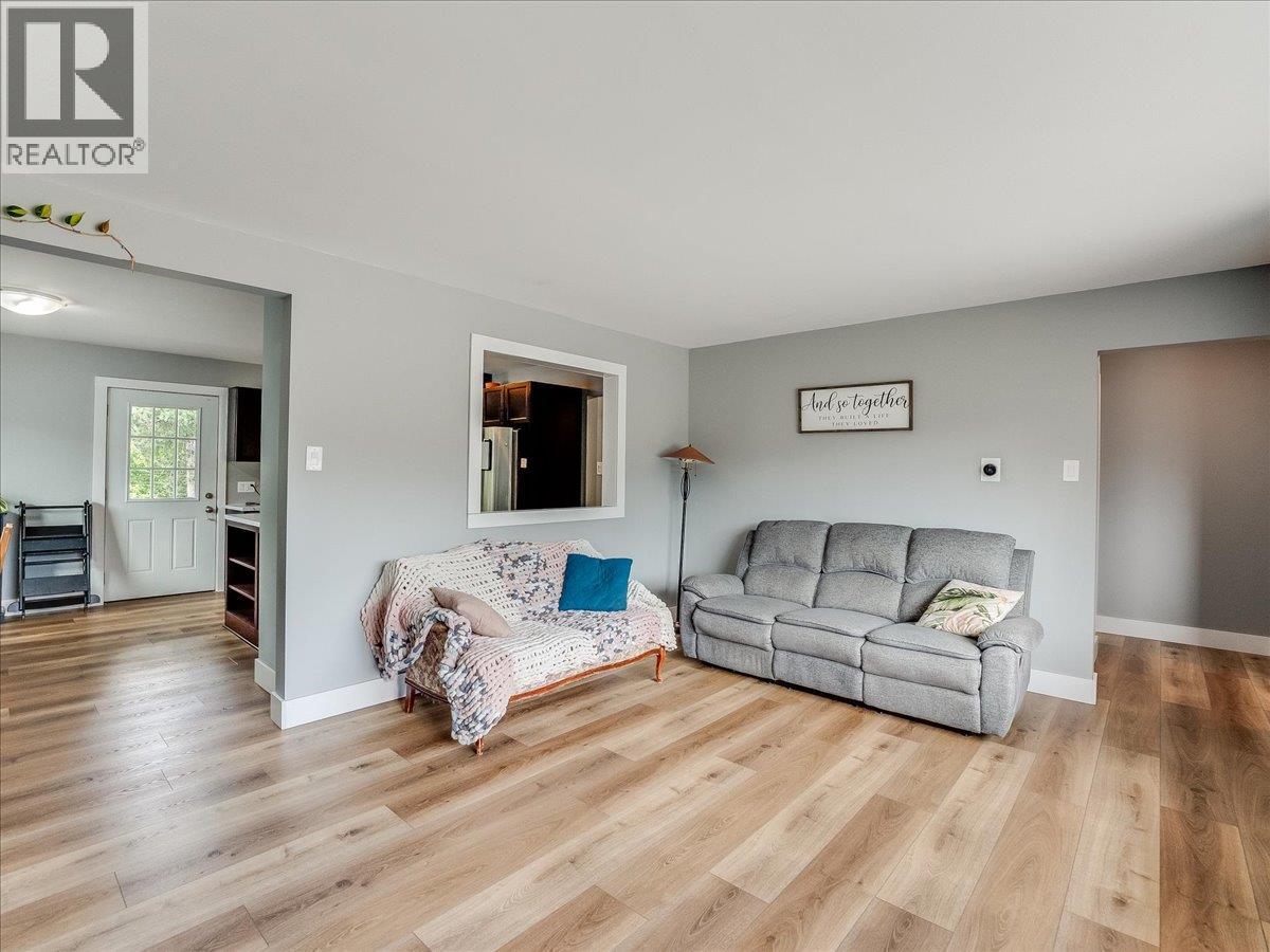 856 7th Avenue, Castlegar, British Columbia  V1N 1R9 - Photo 13 - 10390813