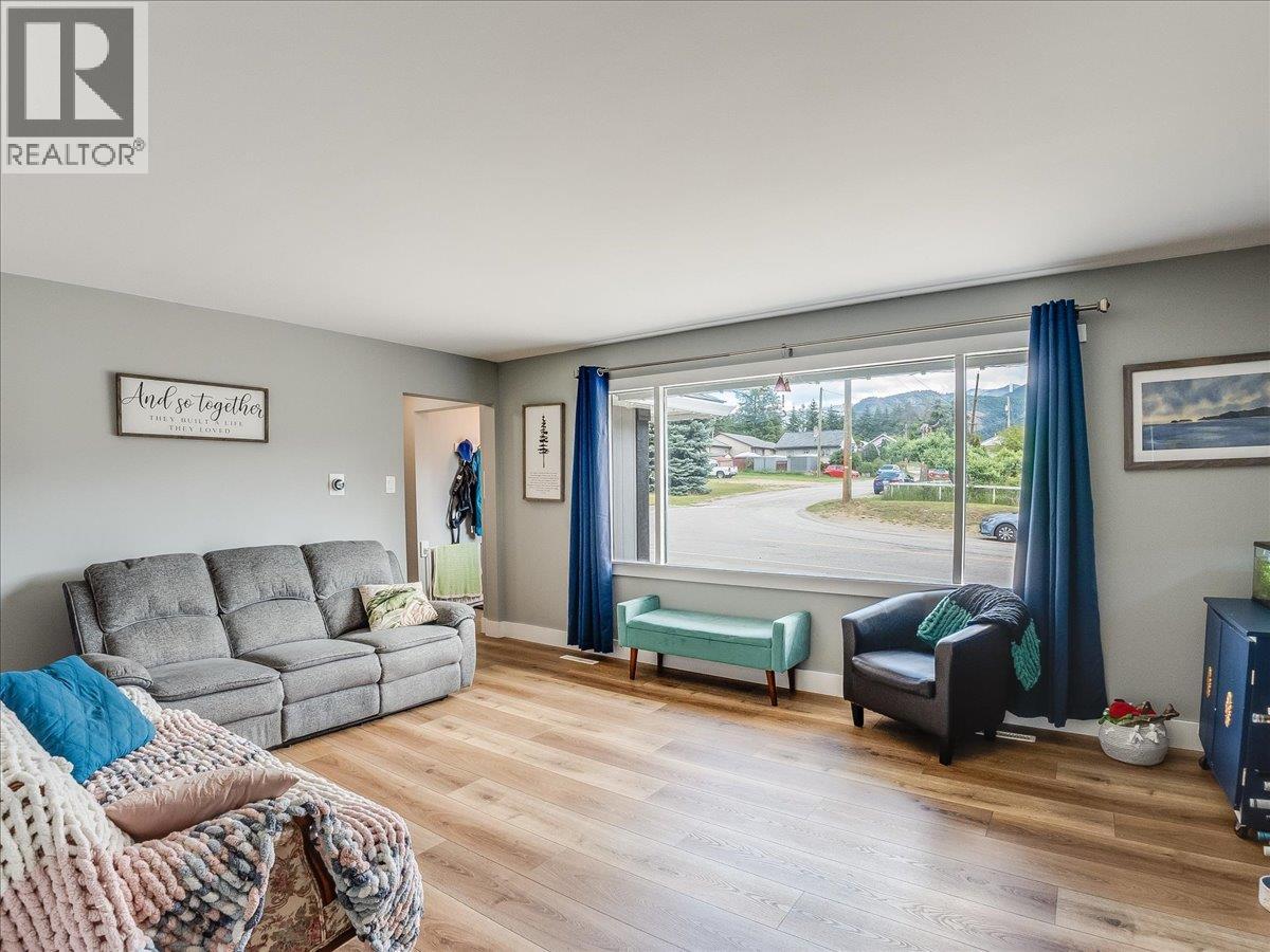856 7th Avenue, Castlegar, British Columbia  V1N 1R9 - Photo 14 - 10390813
