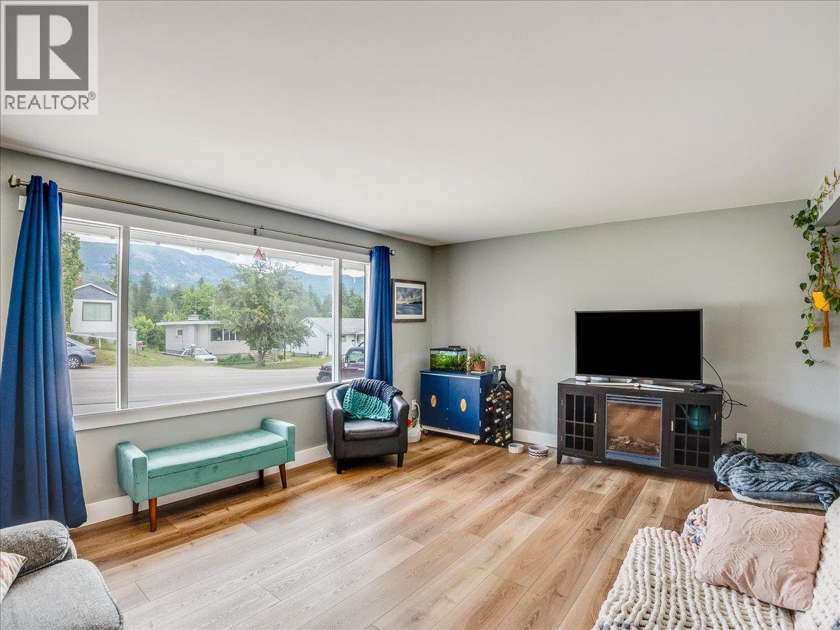 856 7th Avenue, Castlegar, British Columbia  V1N 1R9 - Photo 15 - 10390813
