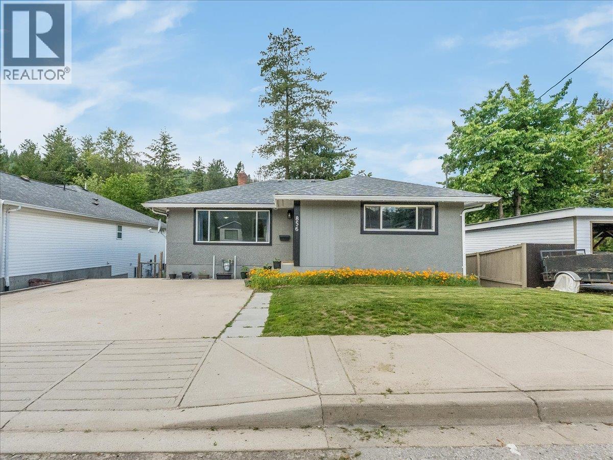 856 7th Avenue, Castlegar, British Columbia  V1N 1R9 - Photo 2 - 10390813