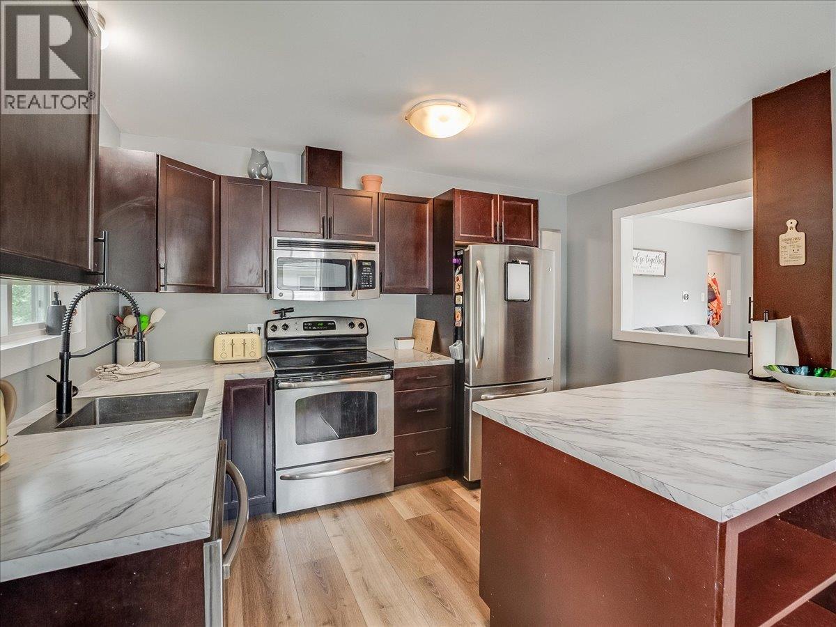 856 7th Avenue, Castlegar, British Columbia  V1N 1R9 - Photo 20 - 10390813