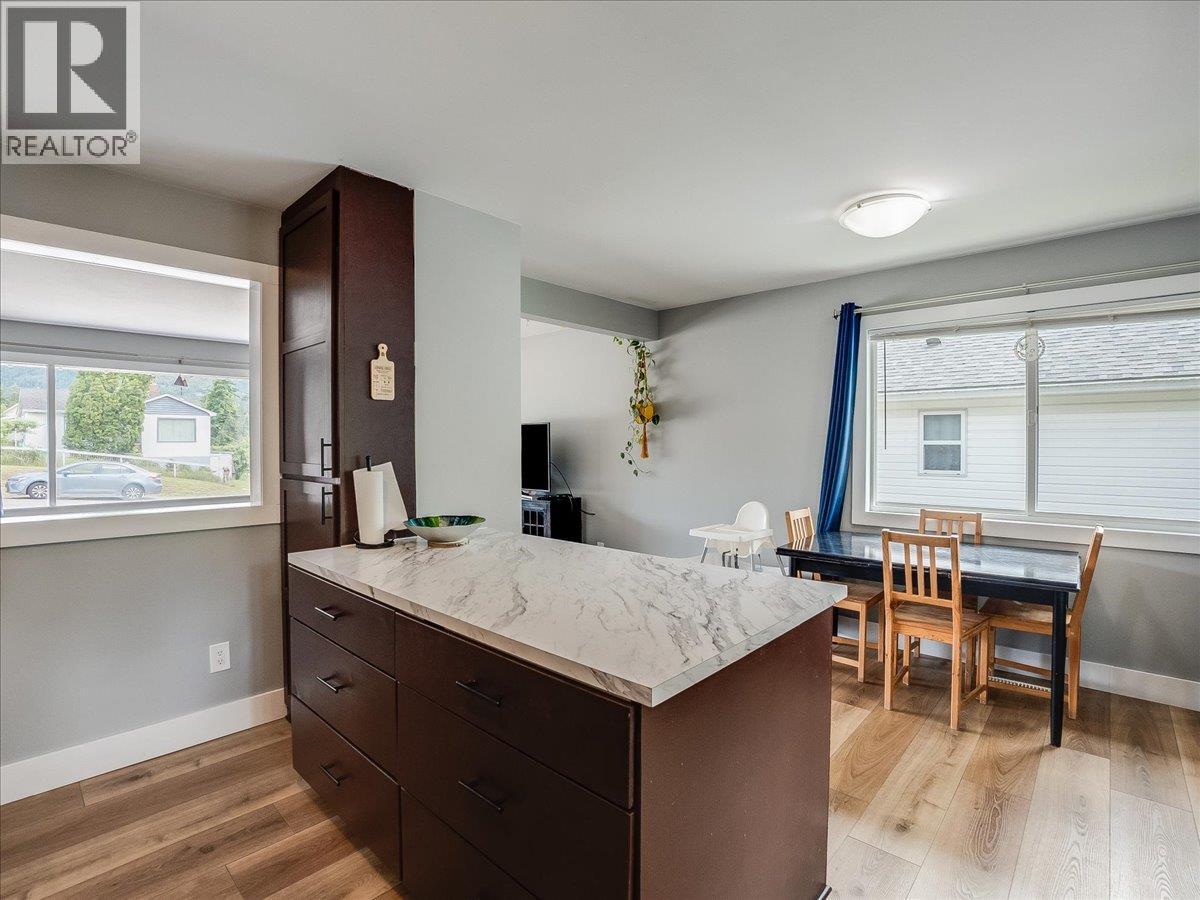 856 7th Avenue, Castlegar, British Columbia  V1N 1R9 - Photo 22 - 10390813