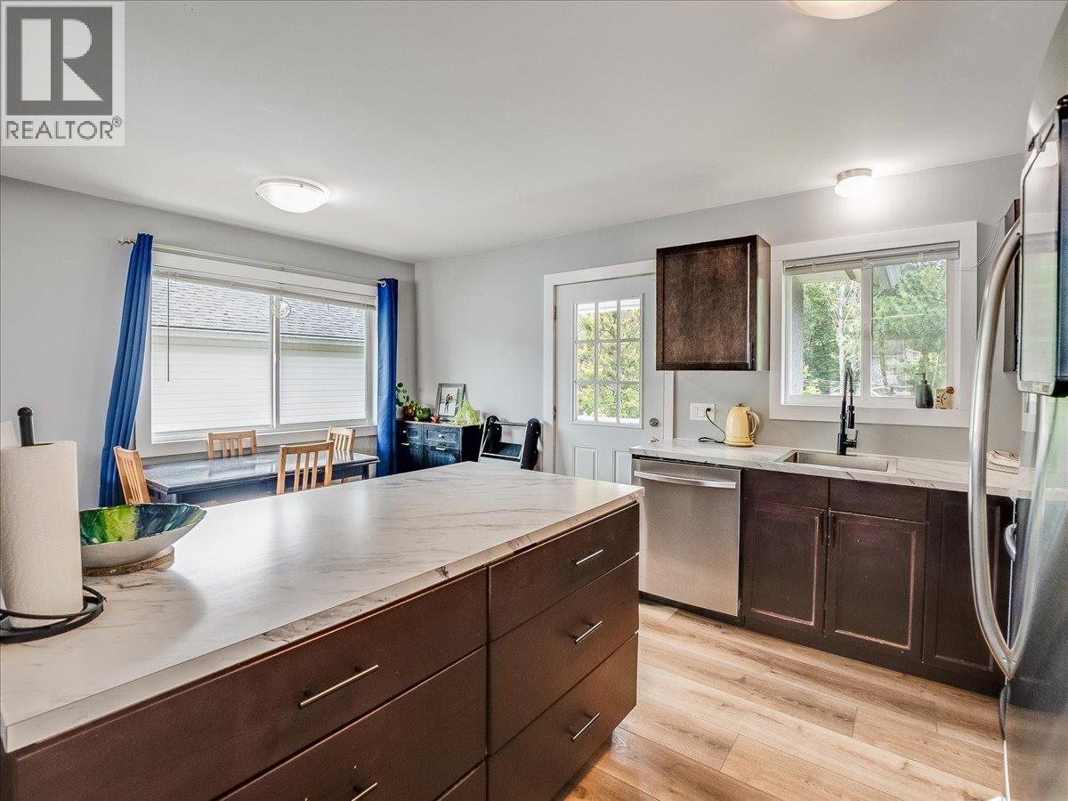 856 7th Avenue, Castlegar, British Columbia  V1N 1R9 - Photo 24 - 10390813
