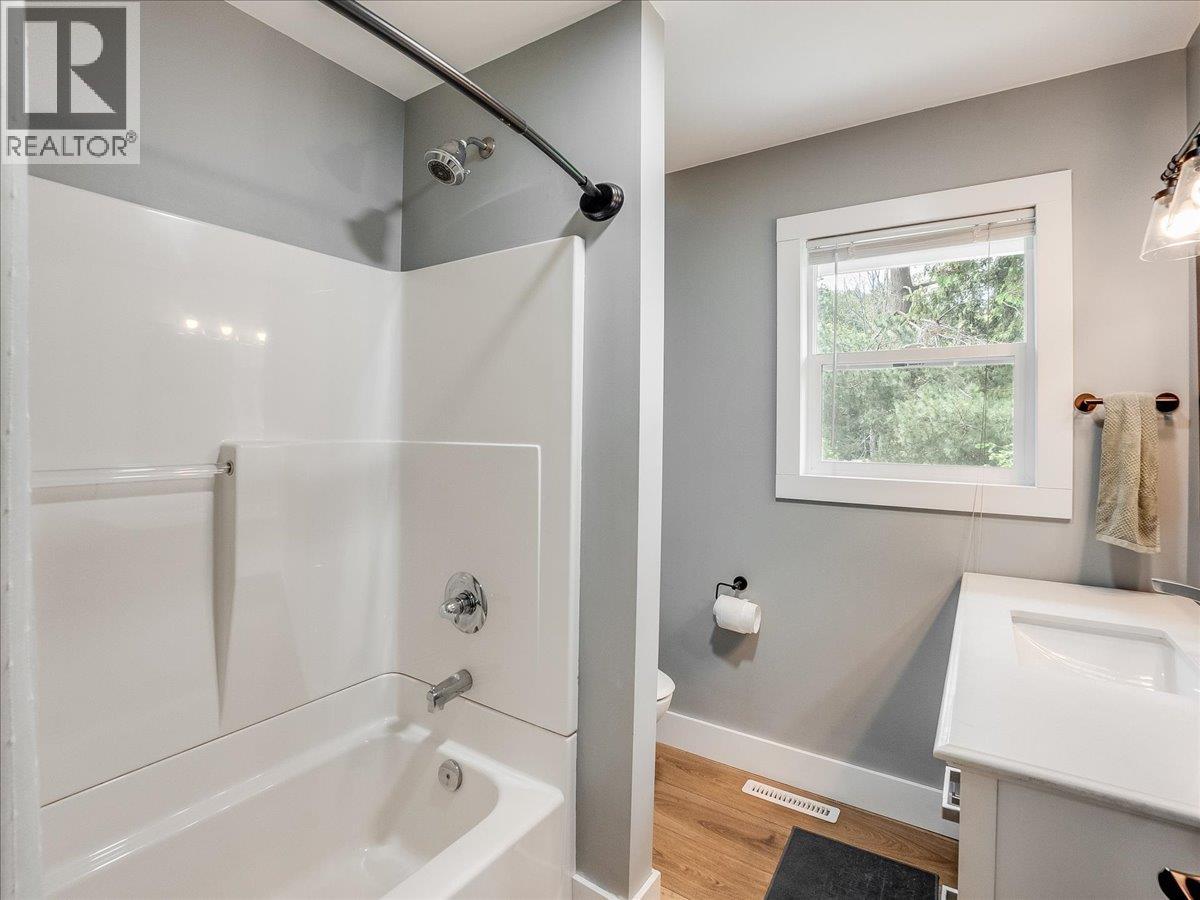 856 7th Avenue, Castlegar, British Columbia  V1N 1R9 - Photo 25 - 10390813