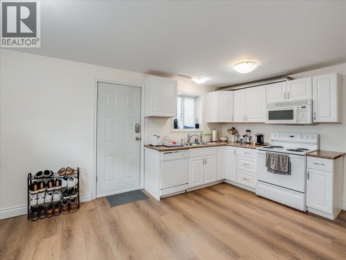 856 7th Avenue, Castlegar, British Columbia  V1N 1R9 - Photo 39 - 10390813