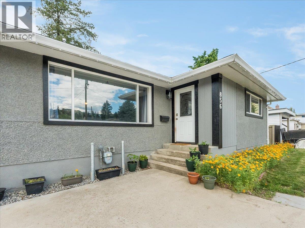 856 7th Avenue, Castlegar, British Columbia  V1N 1R9 - Photo 4 - 10390813