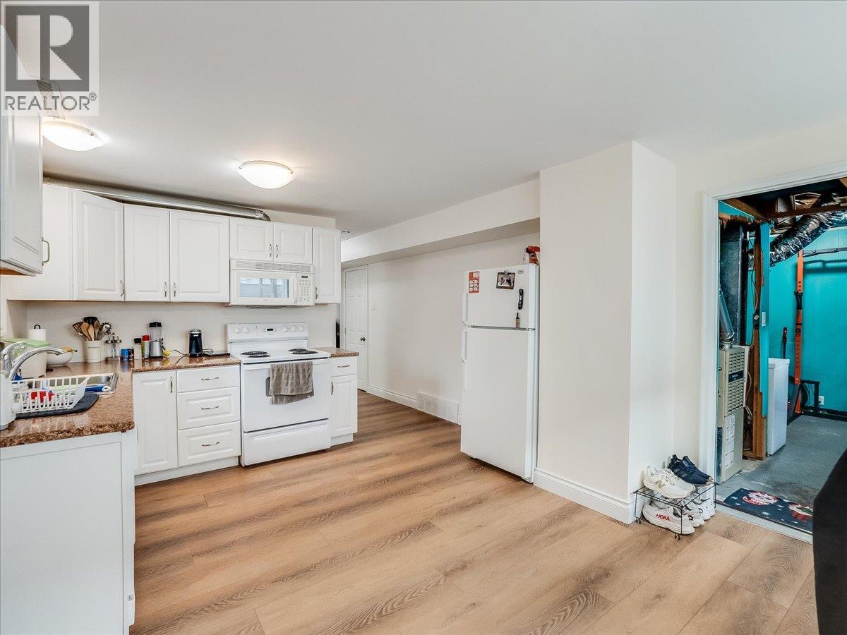856 7th Avenue, Castlegar, British Columbia  V1N 1R9 - Photo 40 - 10390813