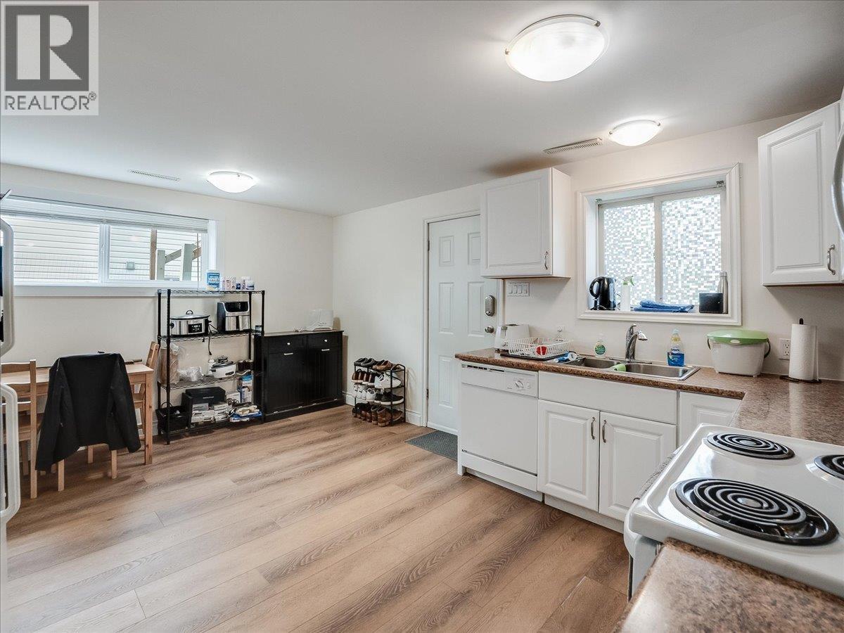 856 7th Avenue, Castlegar, British Columbia  V1N 1R9 - Photo 42 - 10390813