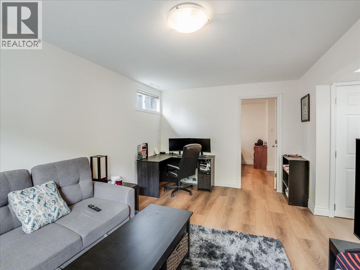 856 7th Avenue, Castlegar, British Columbia  V1N 1R9 - Photo 46 - 10390813