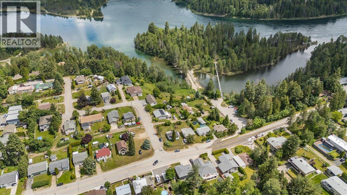 856 7th Avenue, Castlegar, British Columbia  V1N 1R9 - Photo 66 - 10390813