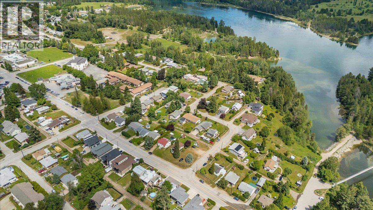 856 7th Avenue, Castlegar, British Columbia  V1N 1R9 - Photo 67 - 10390813