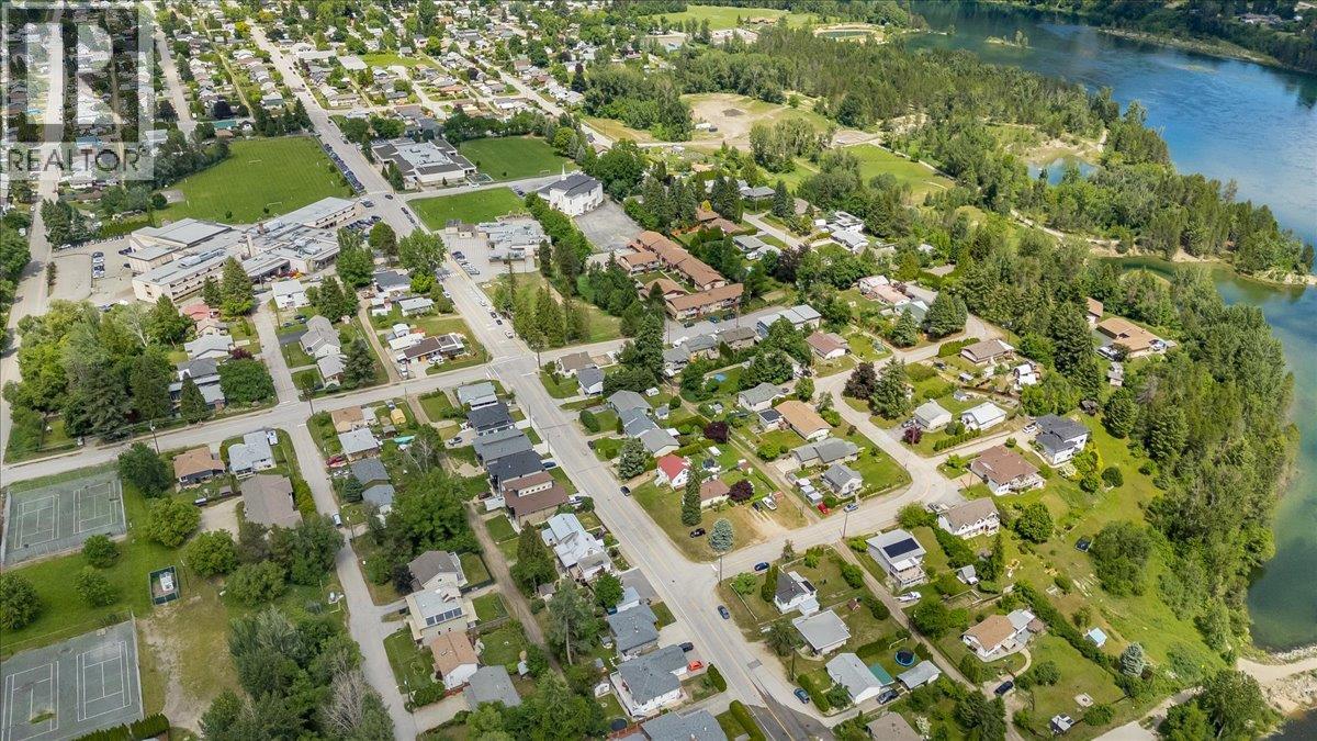 856 7th Avenue, Castlegar, British Columbia  V1N 1R9 - Photo 68 - 10390813