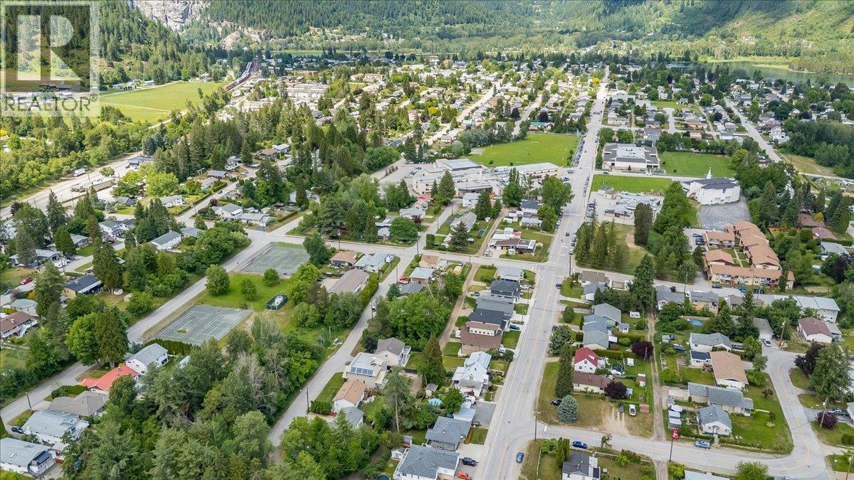 856 7th Avenue, Castlegar, British Columbia  V1N 1R9 - Photo 69 - 10390813