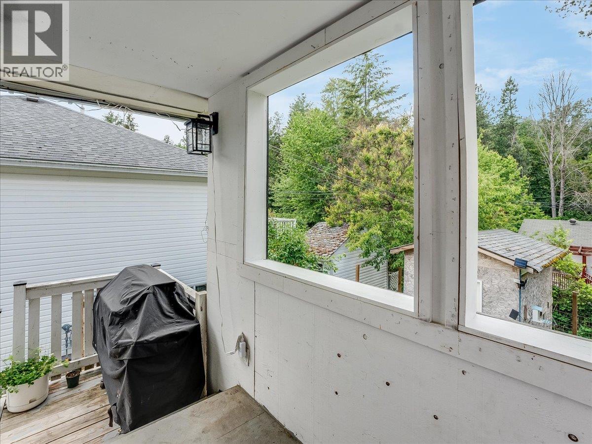856 7th Avenue, Castlegar, British Columbia  V1N 1R9 - Photo 9 - 10390813