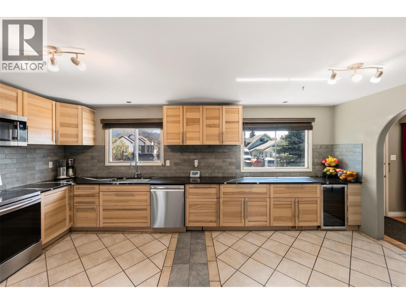 459 Penticton Avenue, Penticton, British Columbia  V2A 2M5 - Photo 3 - 10390355