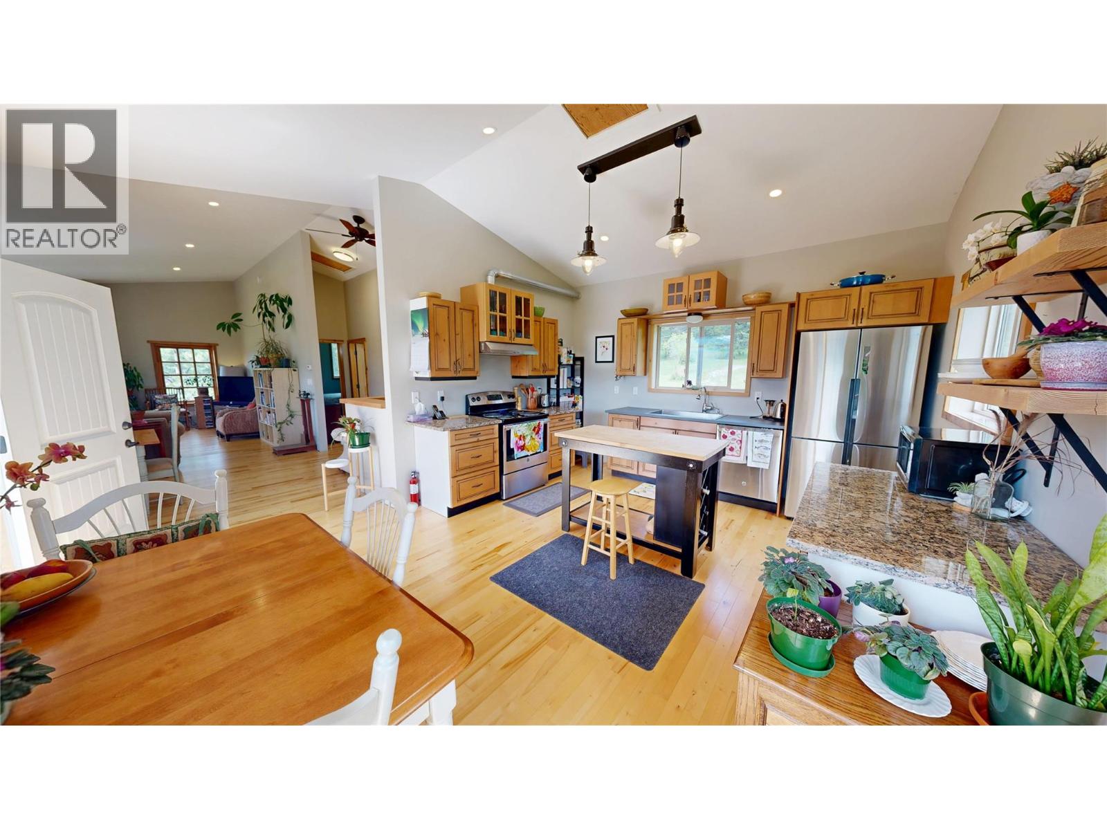 2660 95 Highway, Brisco, British Columbia  V0A 1B0 - Photo 12 - 10390601
