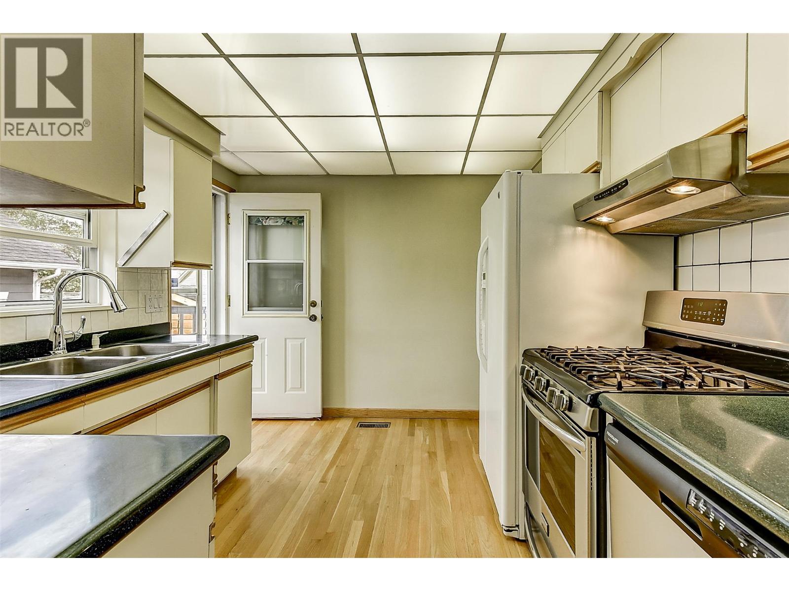 2202 Aberdeen Street, Kelowna, British Columbia  V1Y 2T4 - Photo 38 - 10390422