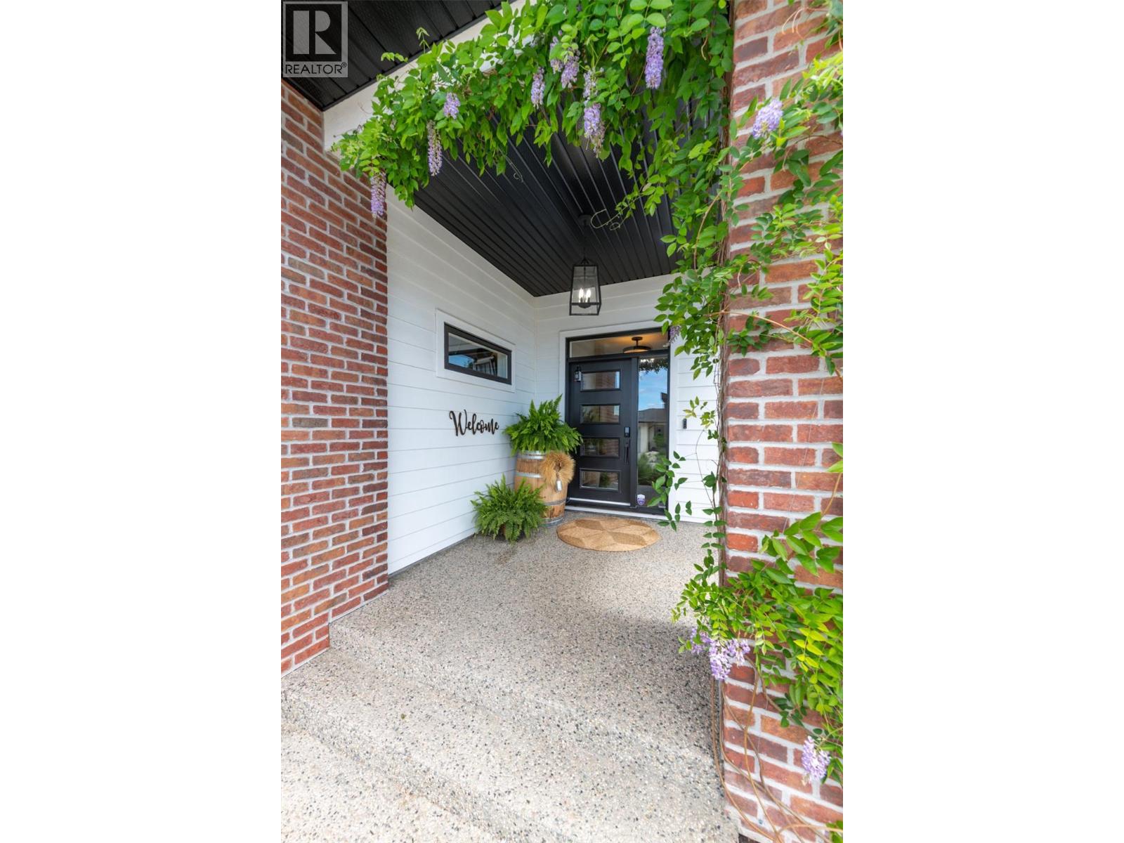 743 Deans Drive, Kelowna, British Columbia  V1P 1A1 - Photo 3 - 10390557