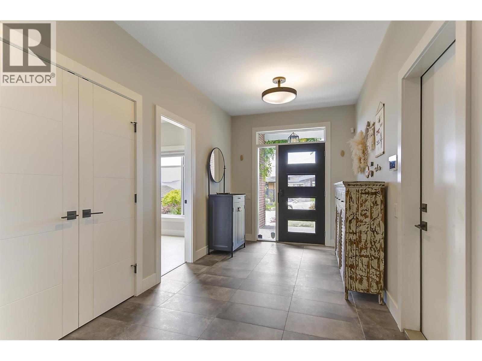 743 Deans Drive, Kelowna, British Columbia  V1P 1A1 - Photo 6 - 10390557