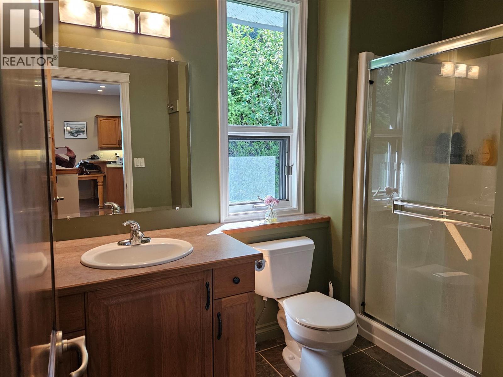 1710 6 Highway, Nakusp, British Columbia  V0G 1R1 - Photo 12 - 10390754