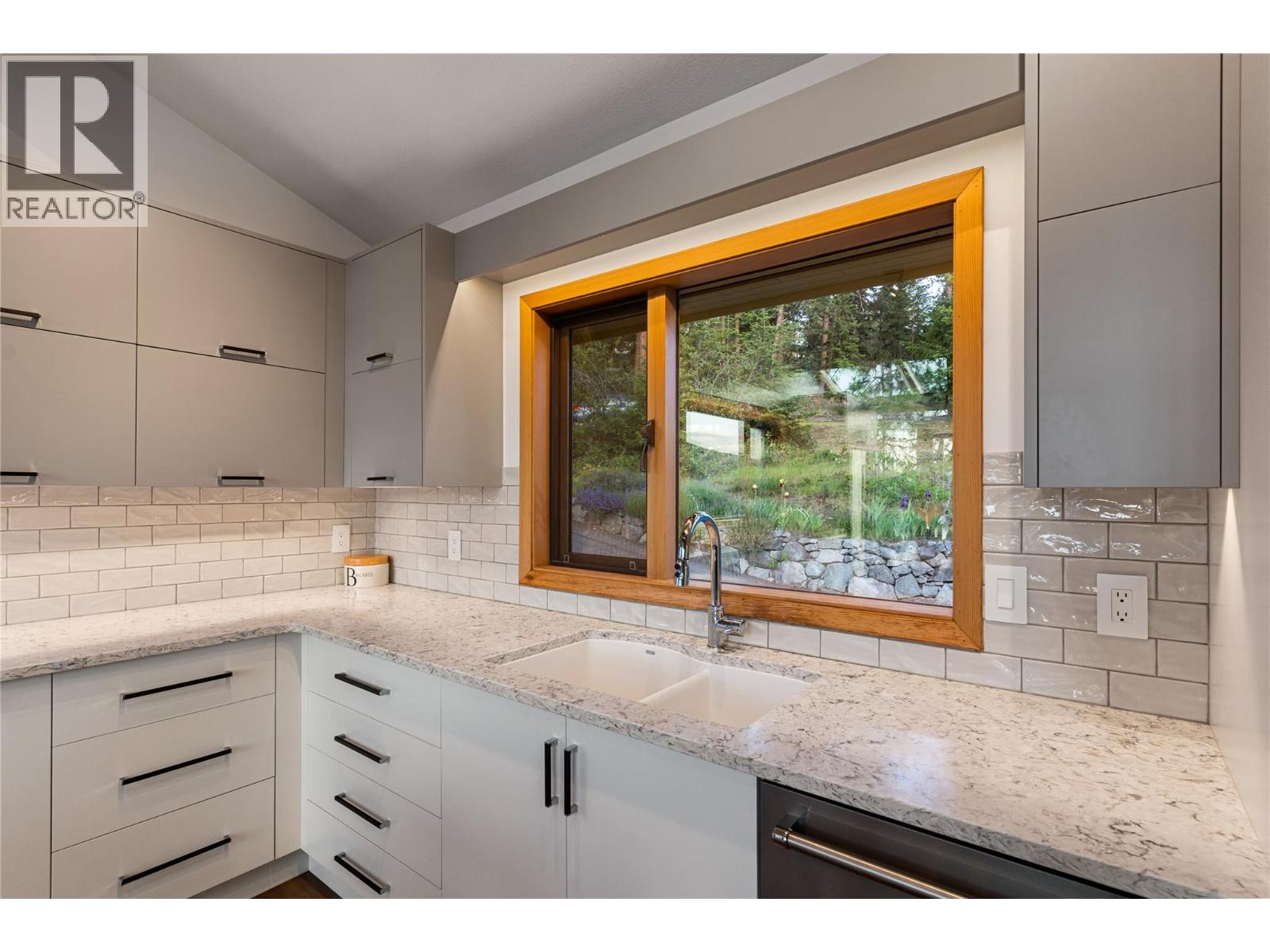 1279 Camp Road, Lake Country, British Columbia  V4V 1J9 - Photo 11 - 10390736
