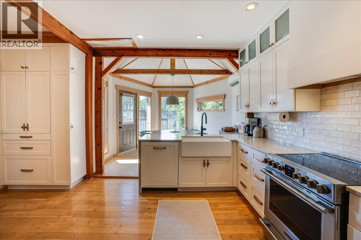 233 D Avenue, Kaslo, British Columbia  V0G 1M0 - Photo 10 - 10390154