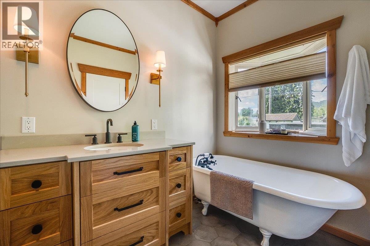 233 D Avenue, Kaslo, British Columbia  V0G 1M0 - Photo 20 - 10390154