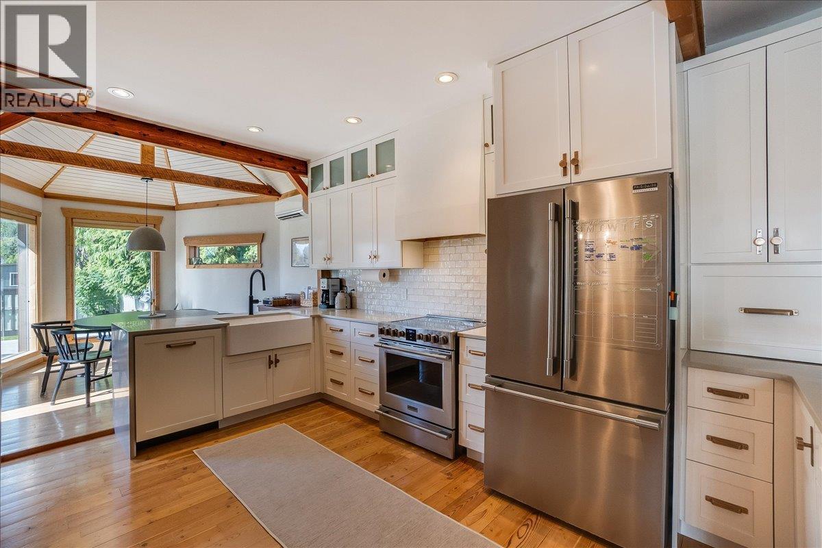 233 D Avenue, Kaslo, British Columbia  V0G 1M0 - Photo 3 - 10390154