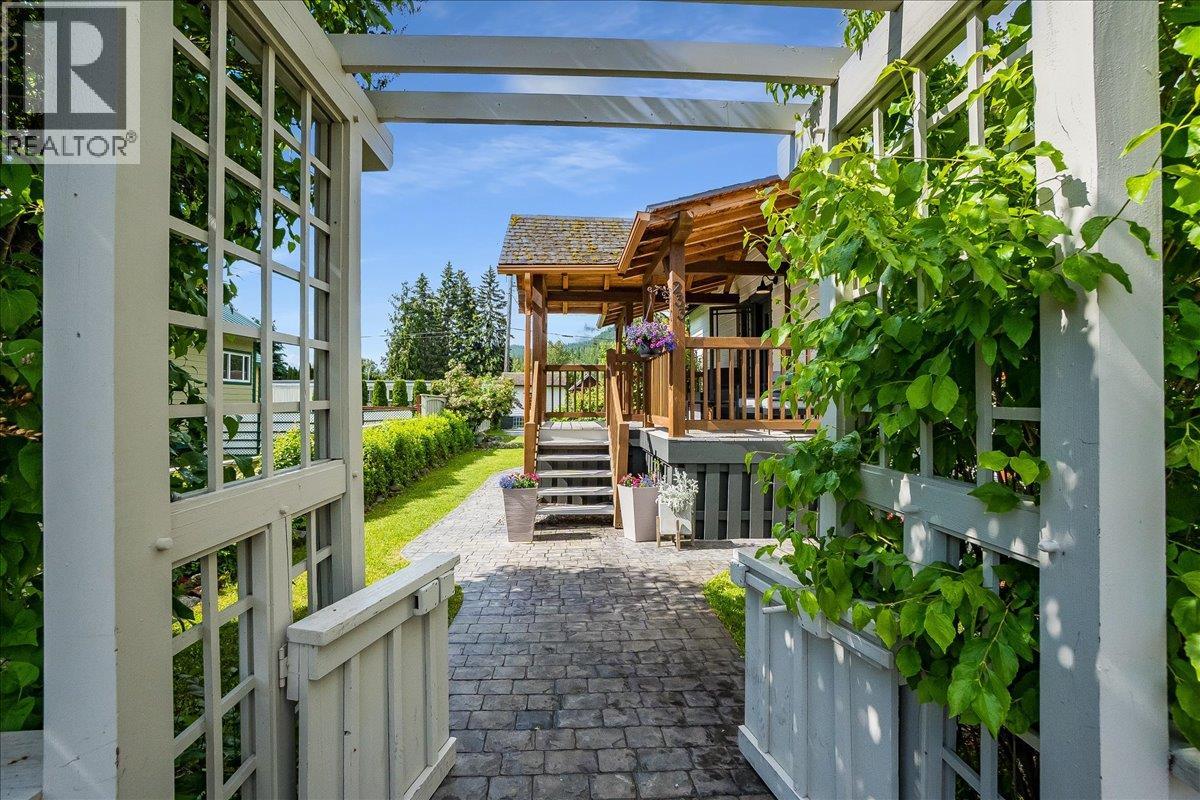 233 D Avenue, Kaslo, British Columbia  V0G 1M0 - Photo 32 - 10390154