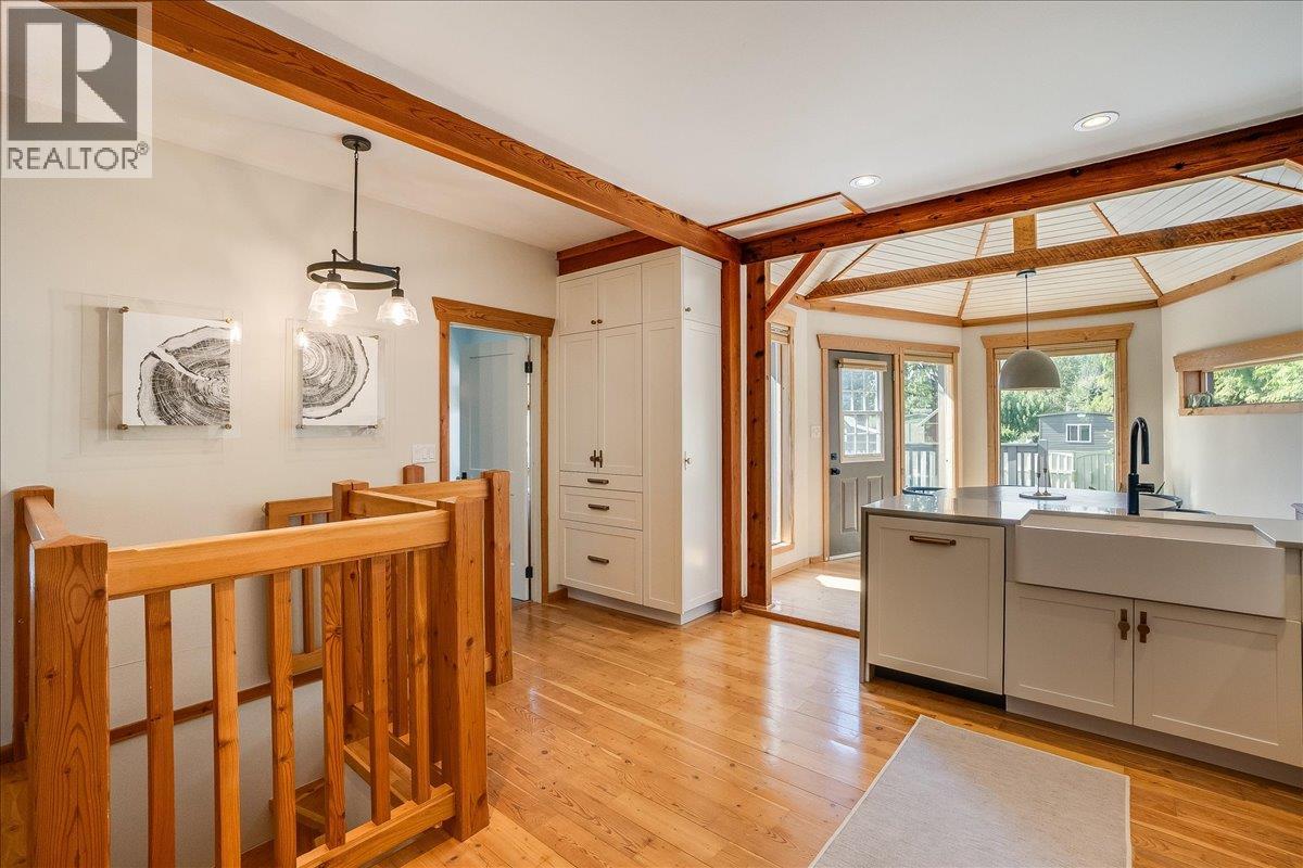 233 D Avenue, Kaslo, British Columbia  V0G 1M0 - Photo 6 - 10390154