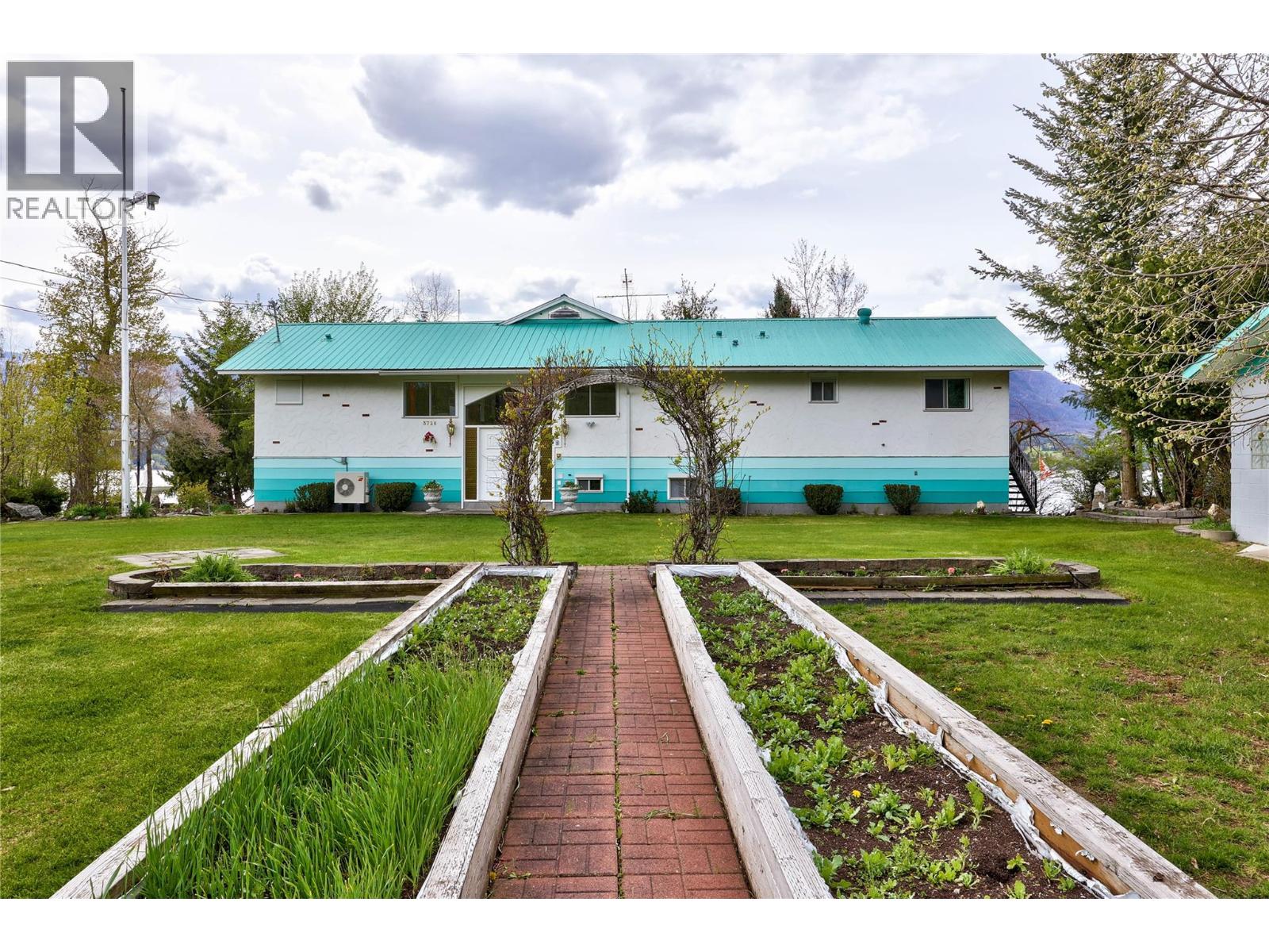 3726 Zinck Road, Scotch Creek, British Columbia  V0E 1M5 - Photo 11 - 10390752