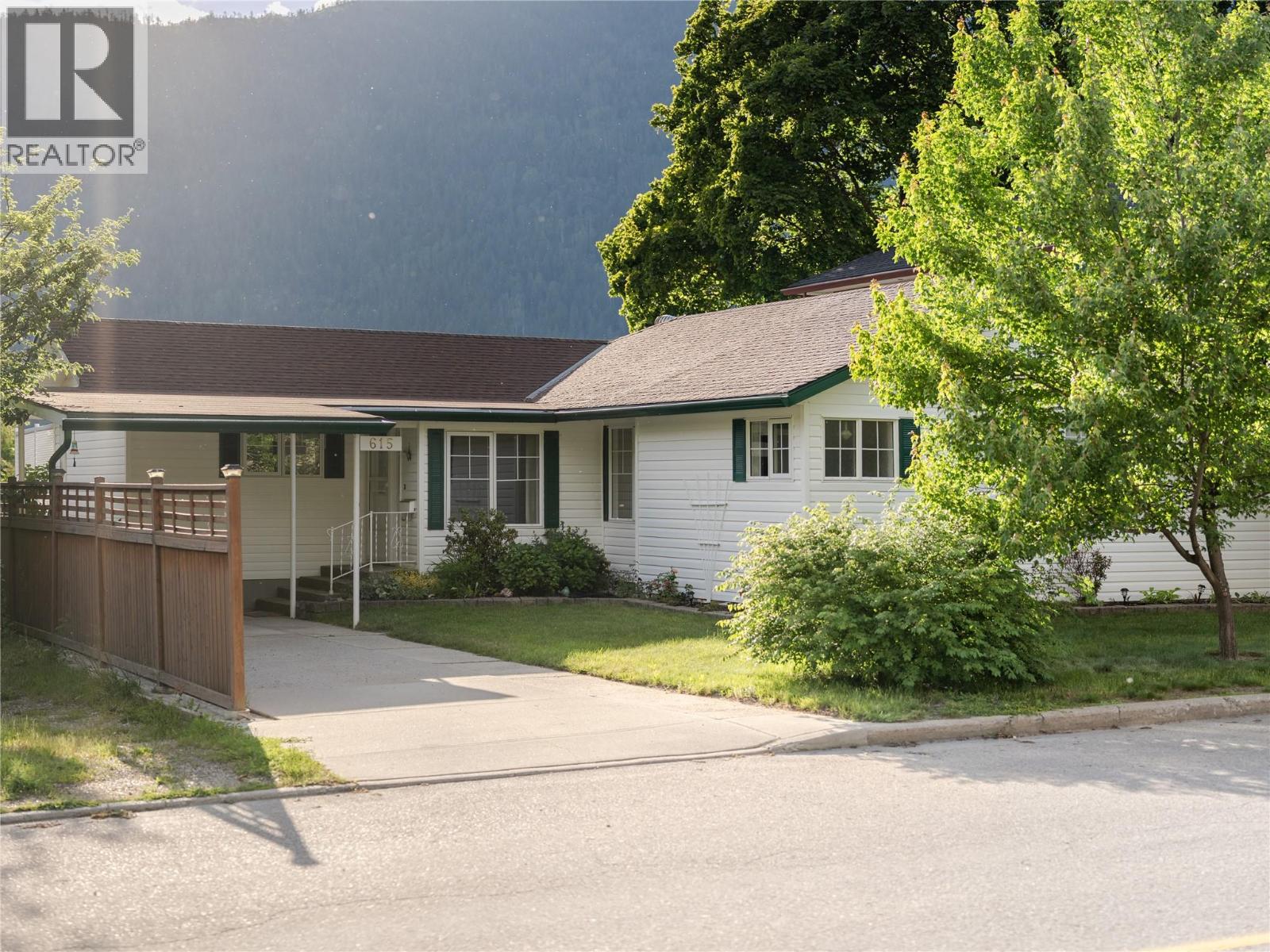 615 Eighth Street, nelson, British Columbia
