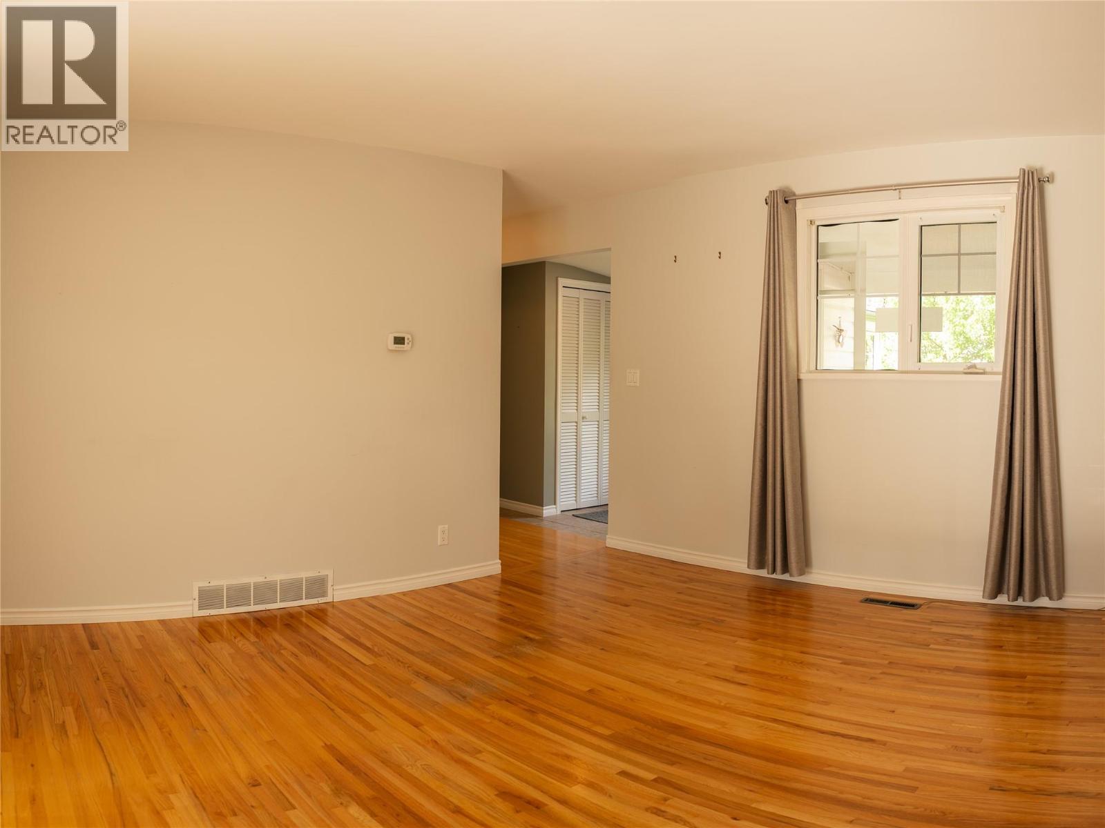 615 Eighth Street, Nelson, British Columbia  V1L 3A6 - Photo 13 - 10390503