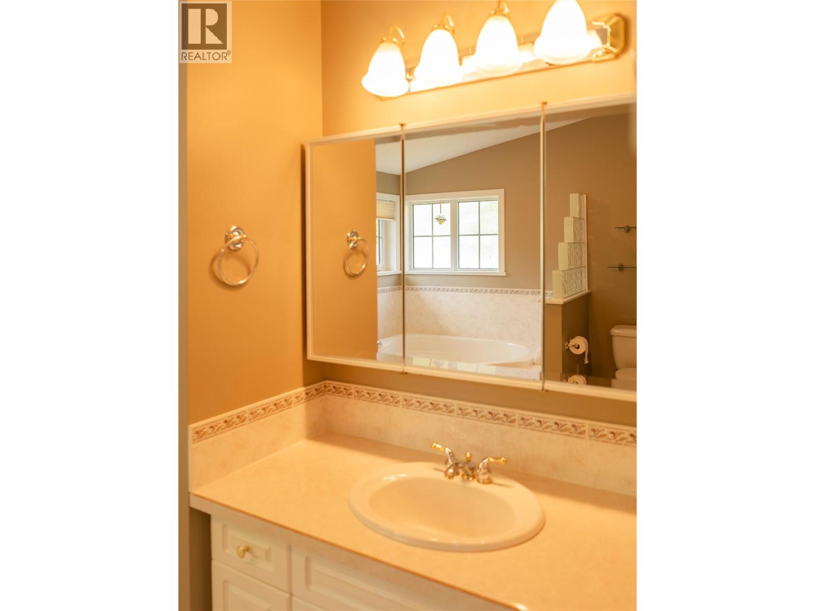 615 Eighth Street, Nelson, British Columbia  V1L 3A6 - Photo 37 - 10390503
