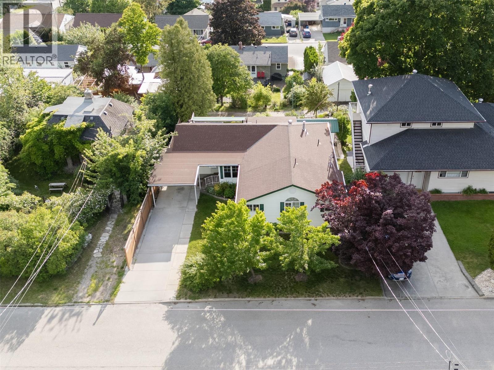 615 Eighth Street, Nelson, British Columbia  V1L 3A6 - Photo 4 - 10390503