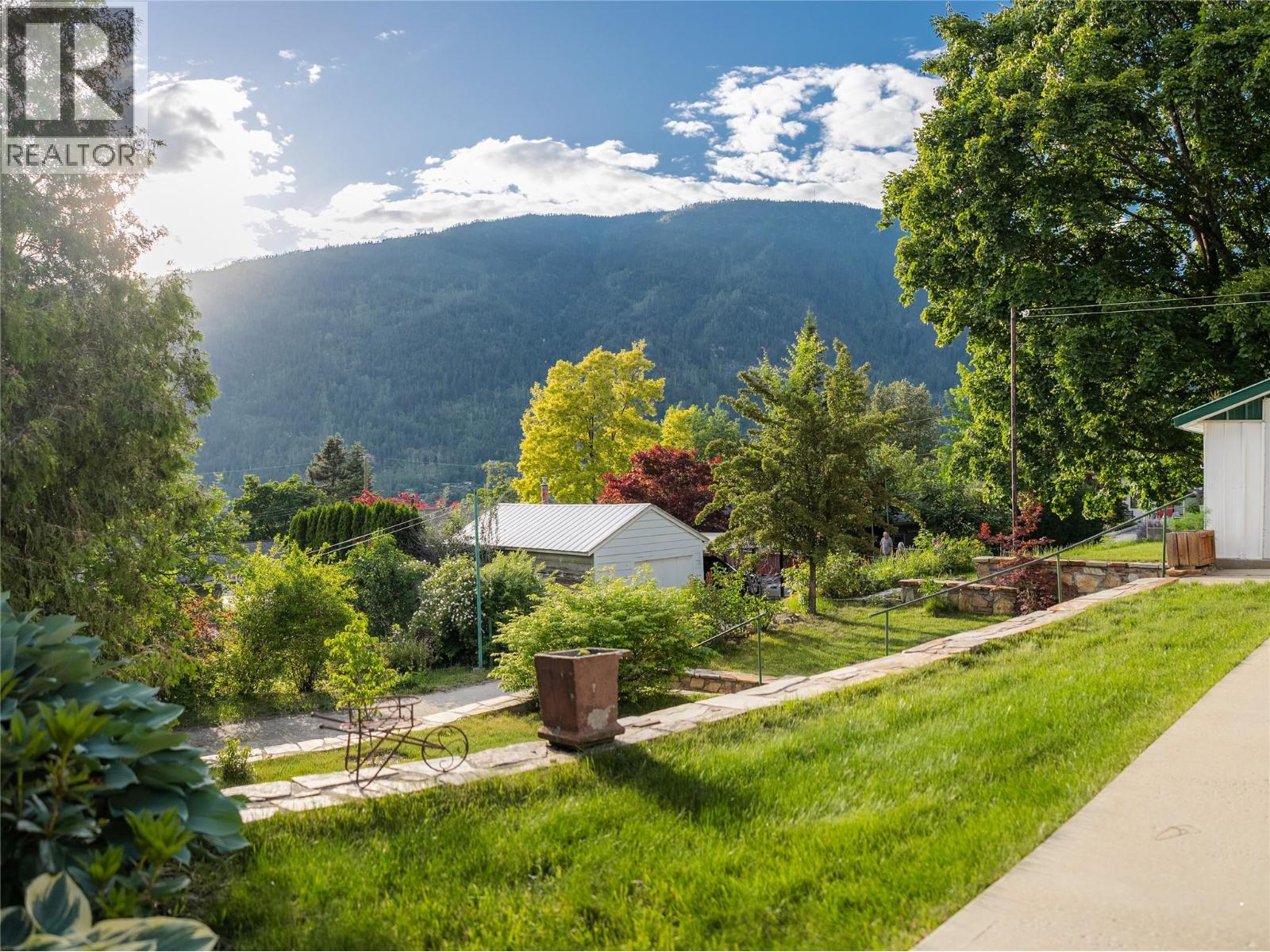 615 Eighth Street, Nelson, British Columbia  V1L 3A6 - Photo 9 - 10390503
