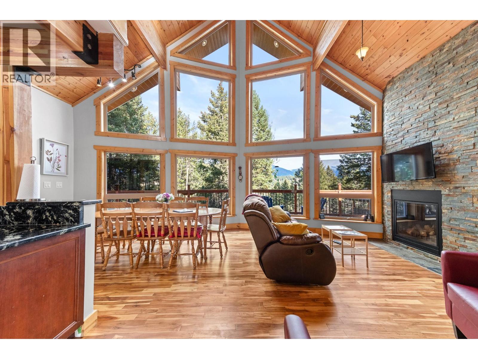9881 Osprey Landing Drive, Wardner, British Columbia  V0B 2J0 - Photo 3 - 10390127