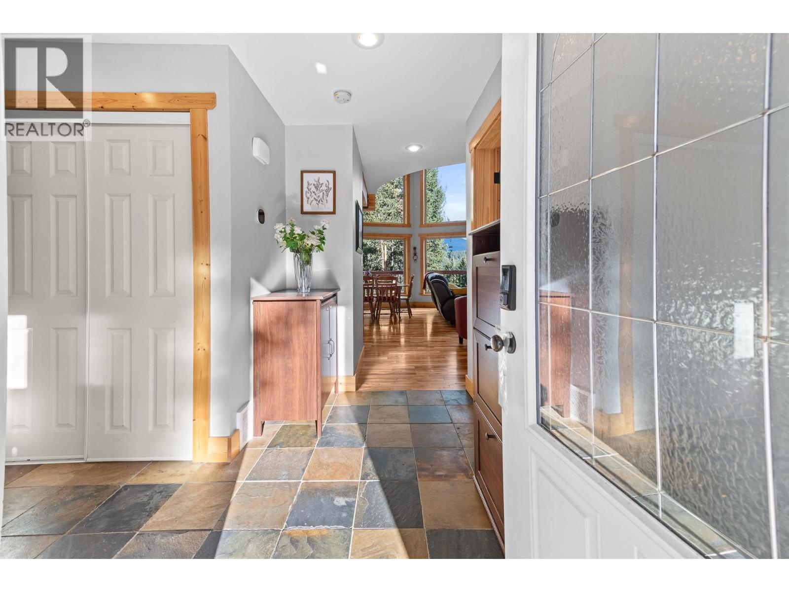 9881 Osprey Landing Drive, Wardner, British Columbia  V0B 2J0 - Photo 6 - 10390127