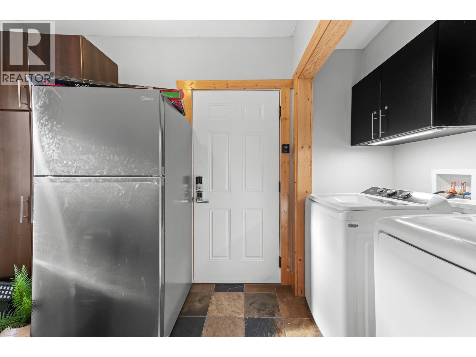 9881 Osprey Landing Drive, Wardner, British Columbia  V0B 2J0 - Photo 7 - 10390127