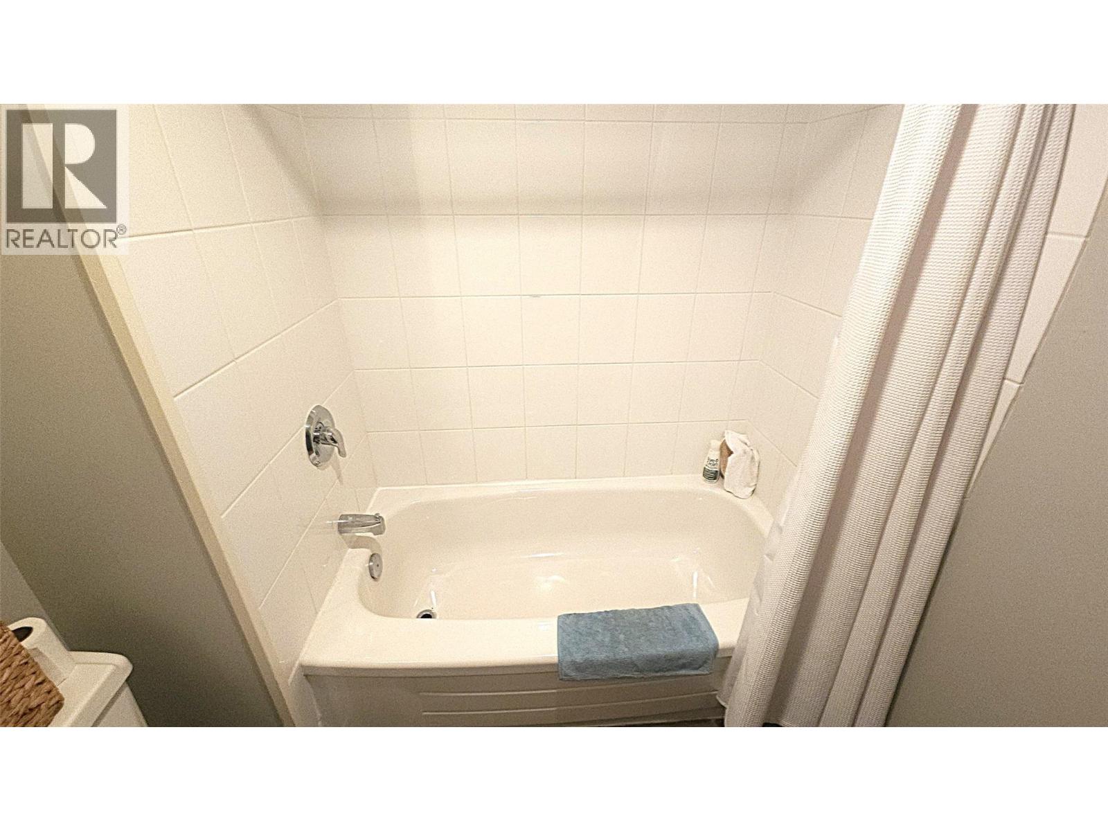 1560 Summit Drive Unit# 335, Kamloops, British Columbia  V2E 1R5 - Photo 9 - 10390744